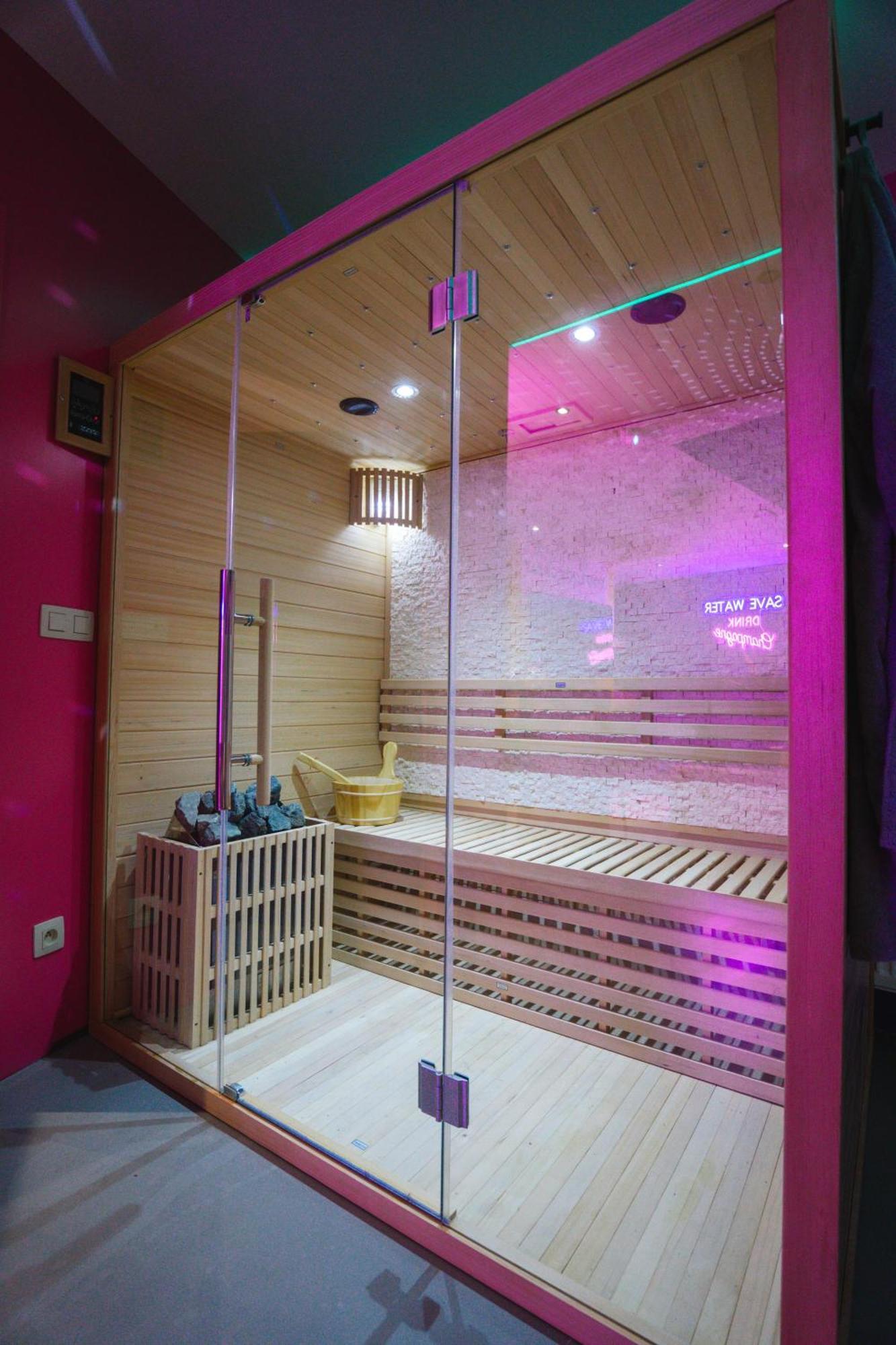Capsule Boogie-Woogie - Jacuzzi - Sauna - Billard - Jeux - Ecran Geant - Filet Suspendu - Netflix 라루비에르 외부 사진